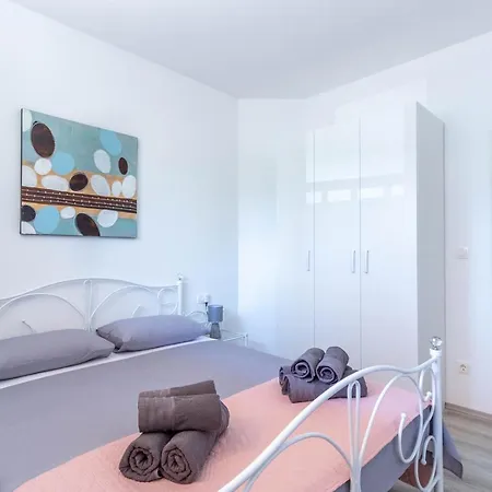 公寓 Bright & Modern 2bd In Stobrec, Free Parking *