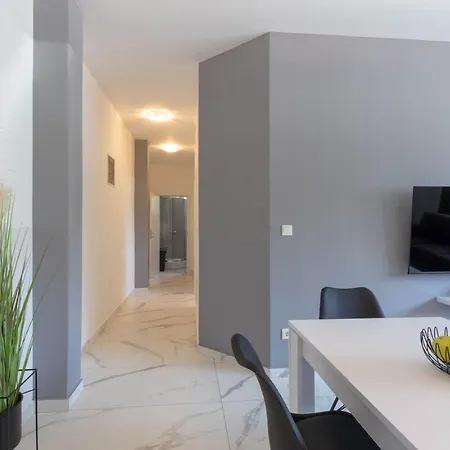 Bright & Modern 2bd In Stobrec, Free Parking 公寓 *