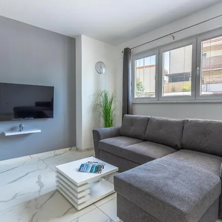 公寓 Bright & Modern 2bd In Stobrec, Free Parking 斯普利特