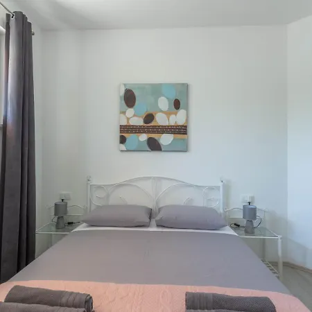 Bright & Modern 2bd In Stobrec, Free Parking 公寓 *