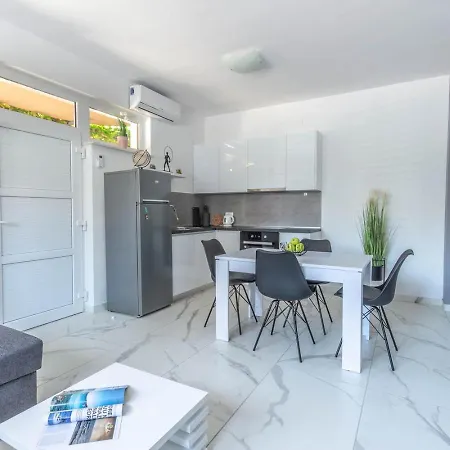 公寓 Bright & Modern 2bd In Stobrec, Free Parking 斯普利特
