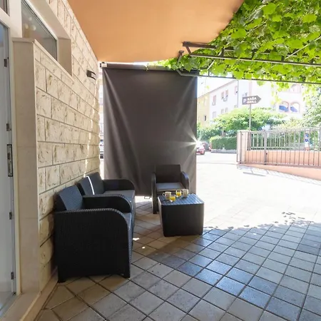 Bright & Modern 2bd In Stobrec, Free Parking * 斯普利特