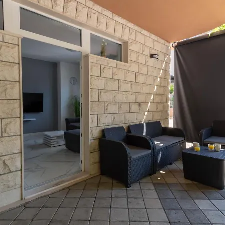 Bright & Modern 2bd In Stobrec, Free Parking شقة