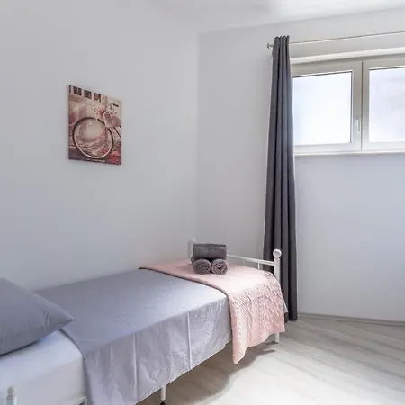 Modern 2bd