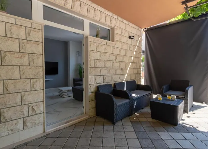 Bright & Modern 2bd In Stobrec, Free Parking Appartamento