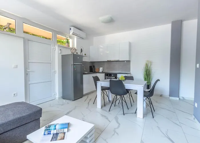 아파트 Bright & Modern 2bd In Stobrec, Free Parking 스플리트