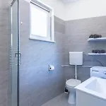 Bright & Modern 2bd In Stobrec, Free Parking