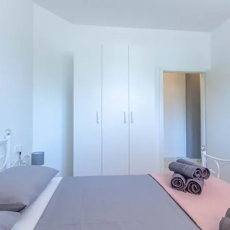 Bright & Modern 2bd In Stobrec, Free Parking Apartament *